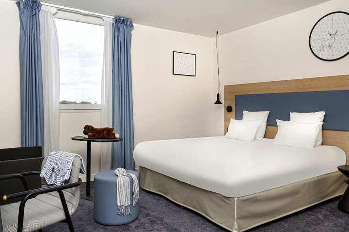 Room 18 of 103