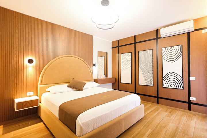 Room 3 of 162