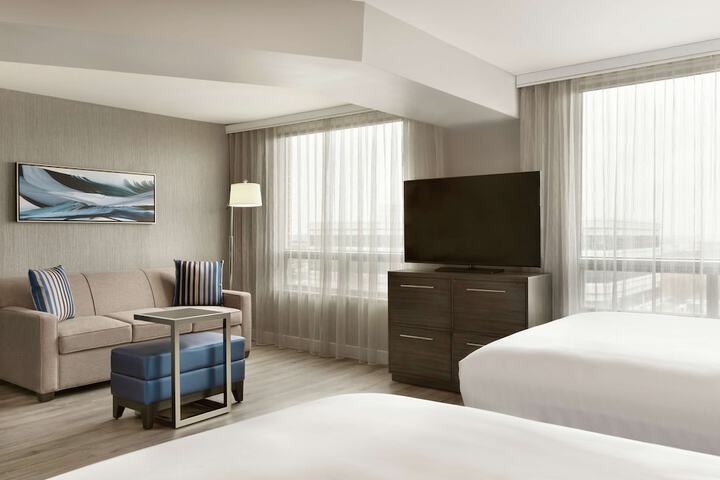 1 King Bed 2 Room Suite (3 of 9)
