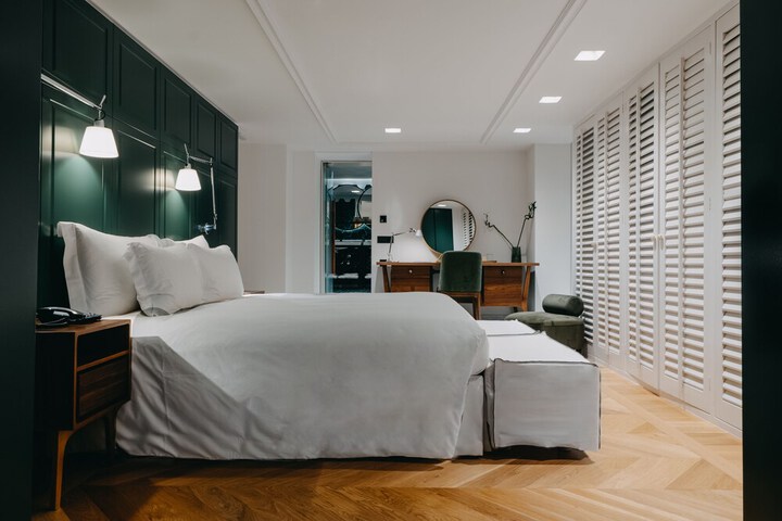 Room 12 of 110