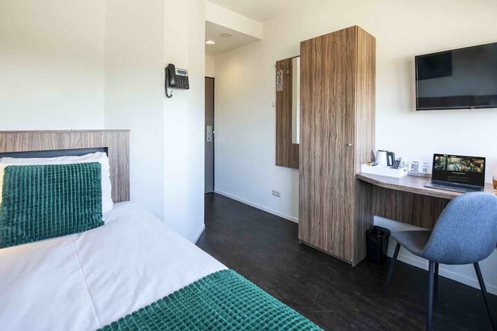 Room 5 of 44