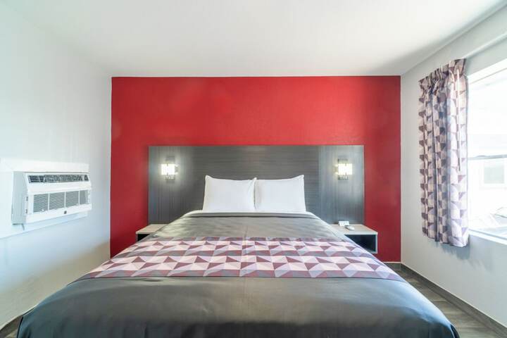 Room 28 of 79