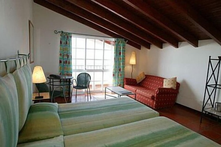 Room 8 of 35