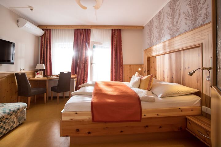 Room 4 of 40