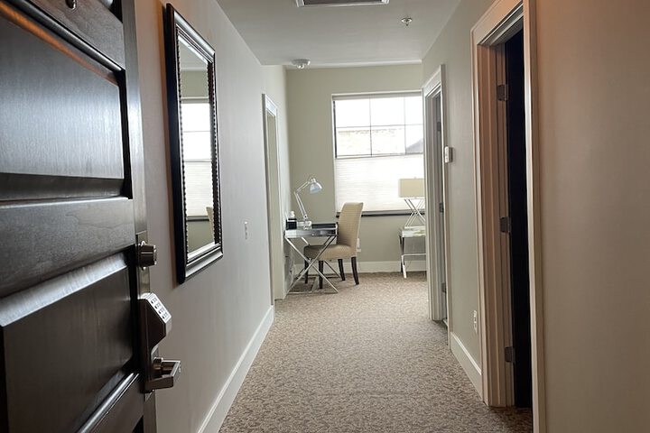 Room 33 of 285