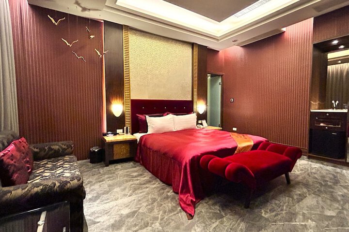 Room 42 of 97