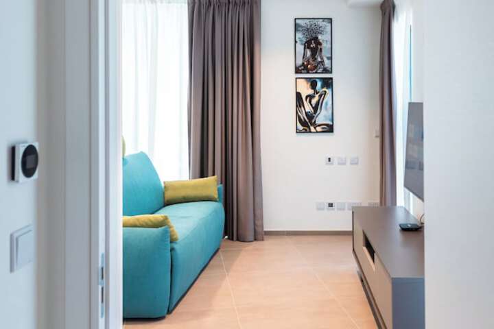 Room 7 of 42