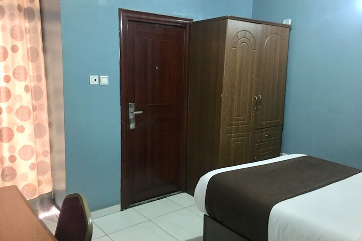 Room 3 of 13