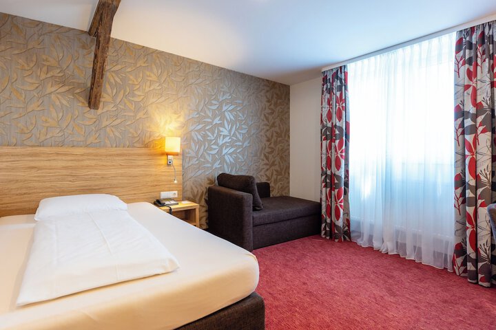 Room 19 of 48