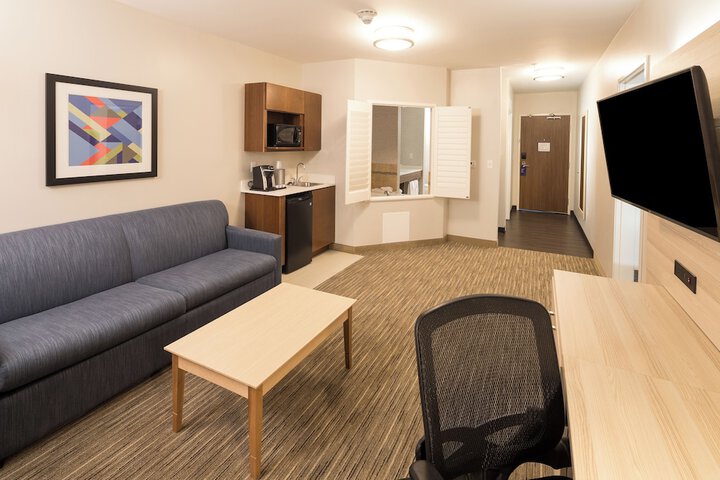 Room 13 of 28
