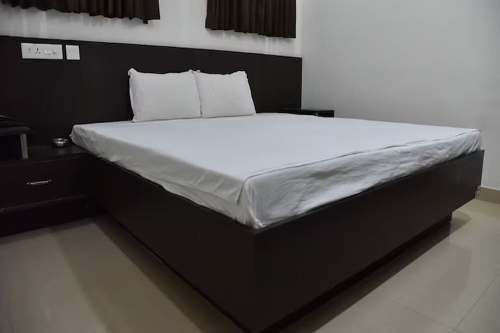 Room 10 of 17