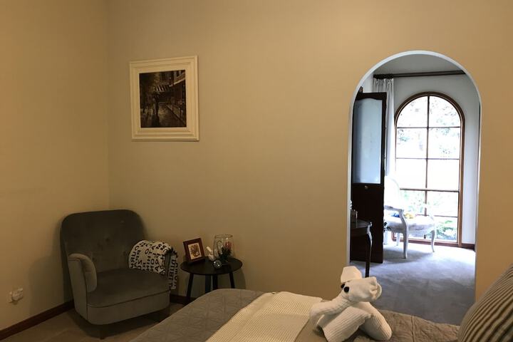 Room 10 of 33