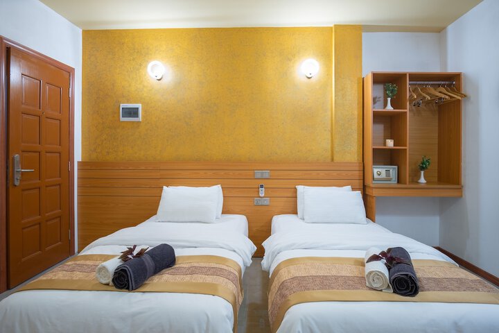 Room 8 of 119