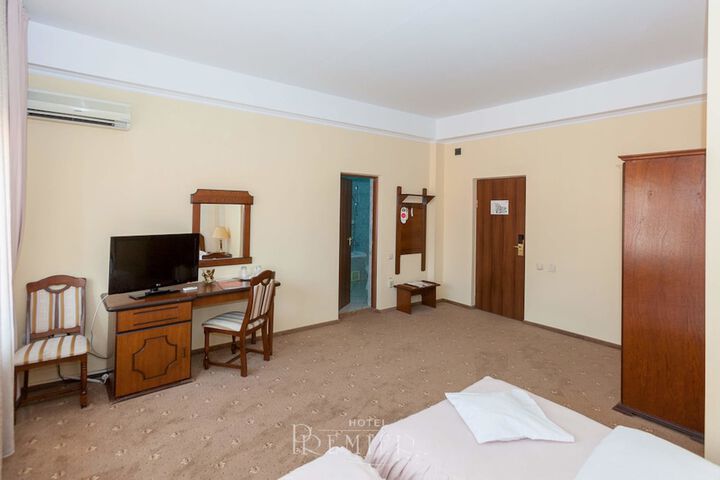 Room 11 of 46
