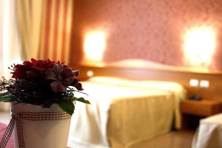 Room 4 of 42
