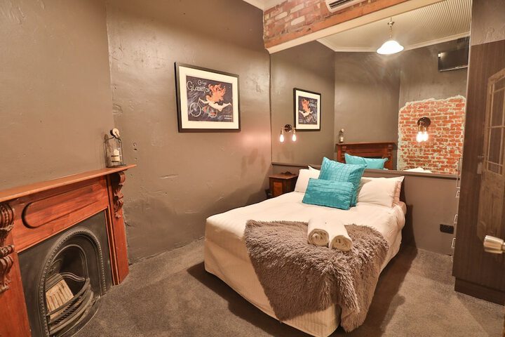 Room 9 of 23