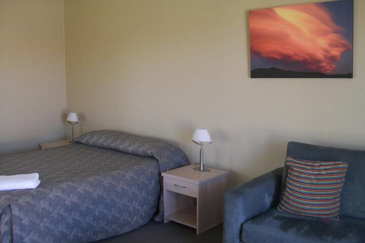 Room 10 of 80