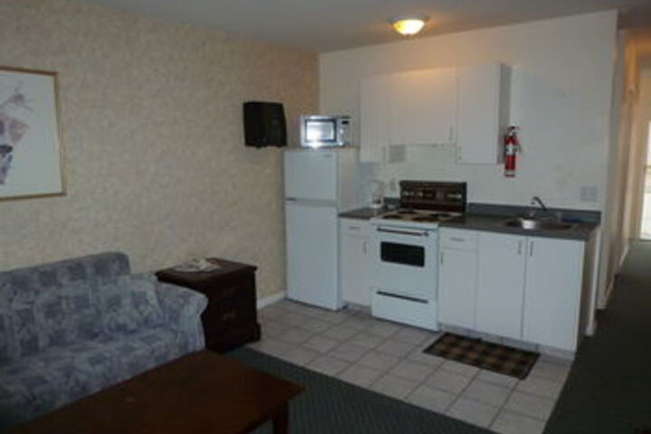 Room 13 of 18