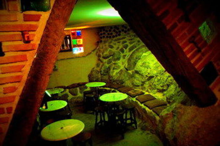 Lounge 80 of 169