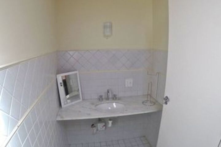 Room 13 of 79