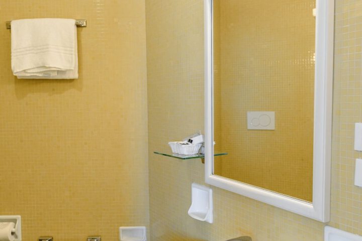 Room 52 of 73