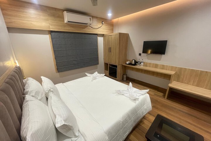 Room 4 of 17