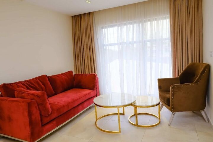 Room 13 of 28
