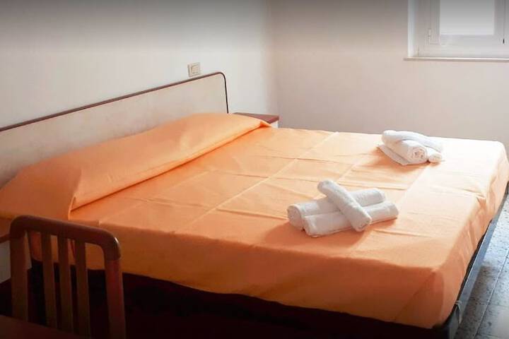 Room 8 of 12