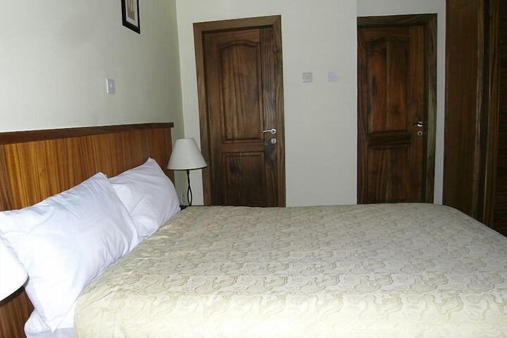 Room 21 of 34