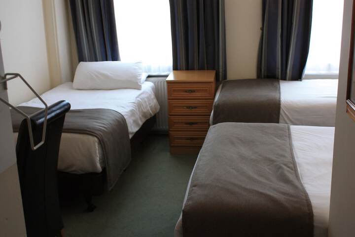 Room 7 of 25