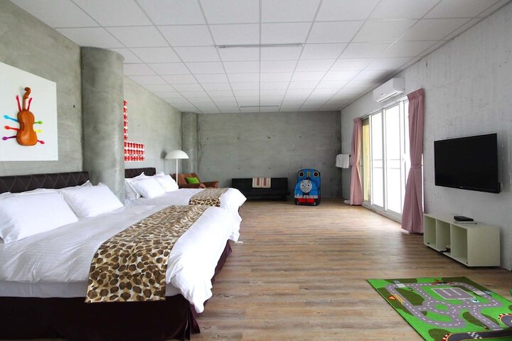 Room 2 of 8