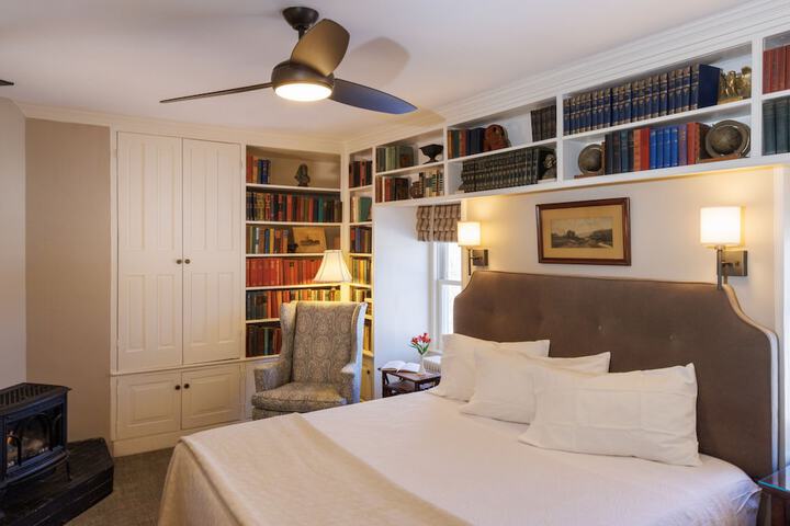 Room 27 of 76