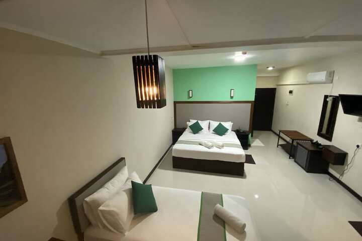 Room 8 of 38