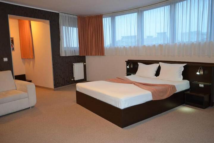 Room 12 of 32