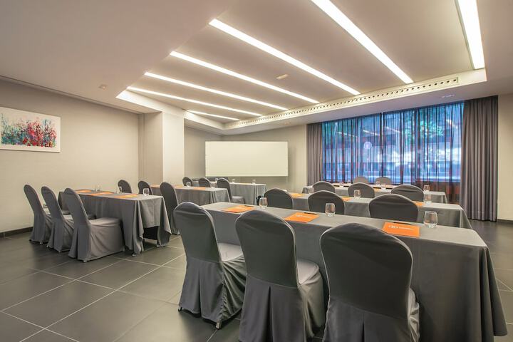 Meeting facility