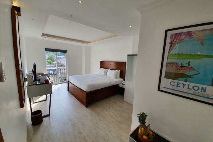 Room 17 of 24