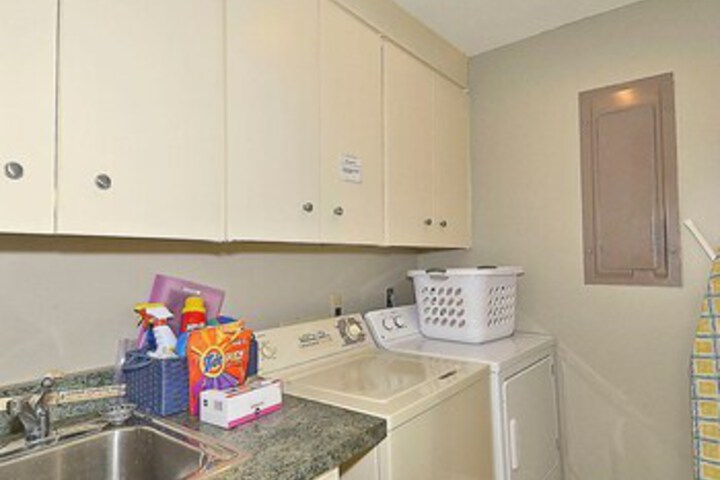 Room 5 of 8