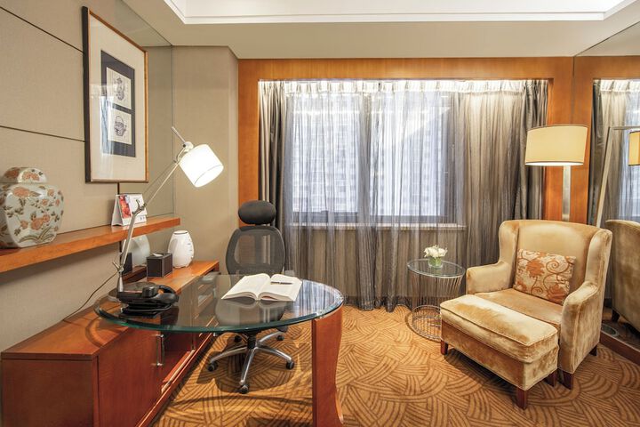 Room 14 of 83