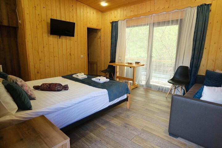 Room 27 of 94