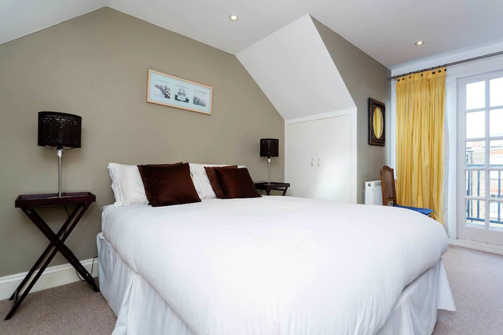 Room 3 of 7