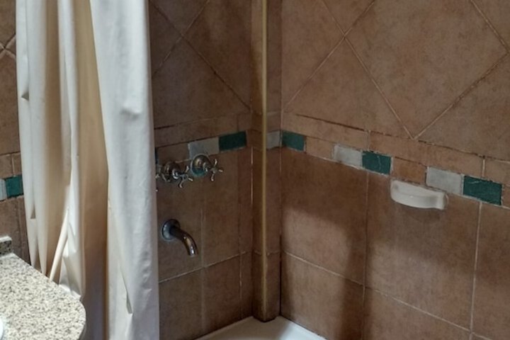 Room 25 of 40