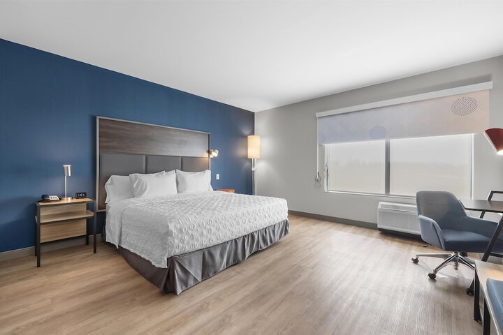Room 17 of 39
