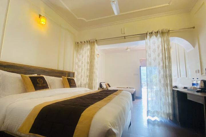 Room 5 of 81