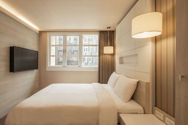 Room 16 of 38
