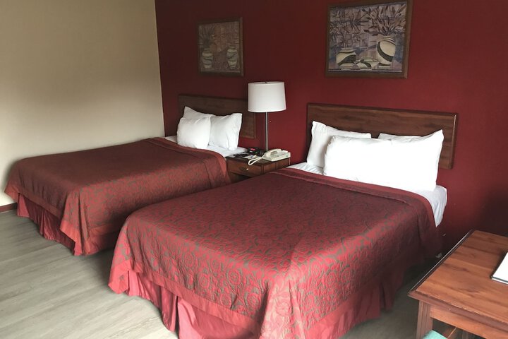 1 King Bed (4 of 9)