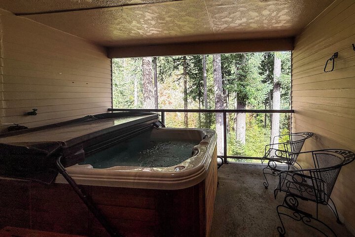 Private spa tub