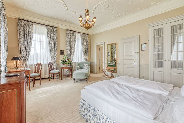 Room 4 of 80