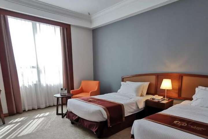 Room 16 of 44