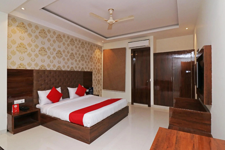 Room 3 of 17