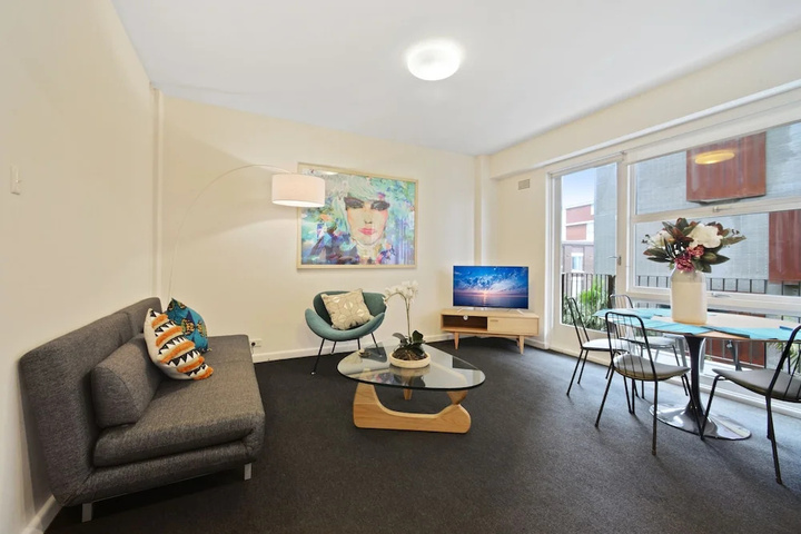 Room 4 of 8